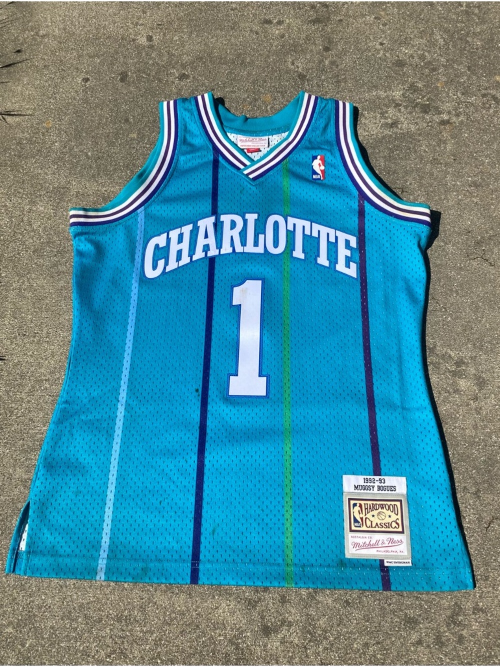 Mitchell & Ness 1992-93 Muggsy Bogues Charlotte Hornets Swingman Jersey #1